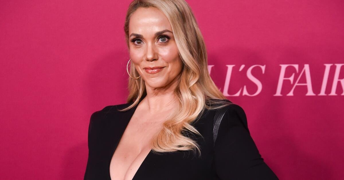 Elizabeth Berkley Locked out of acting after Showgirls